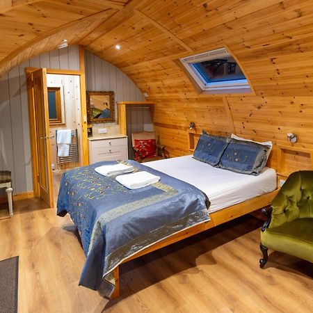 Missin' Link Glamping 호텔 West Hoathley 외부 사진