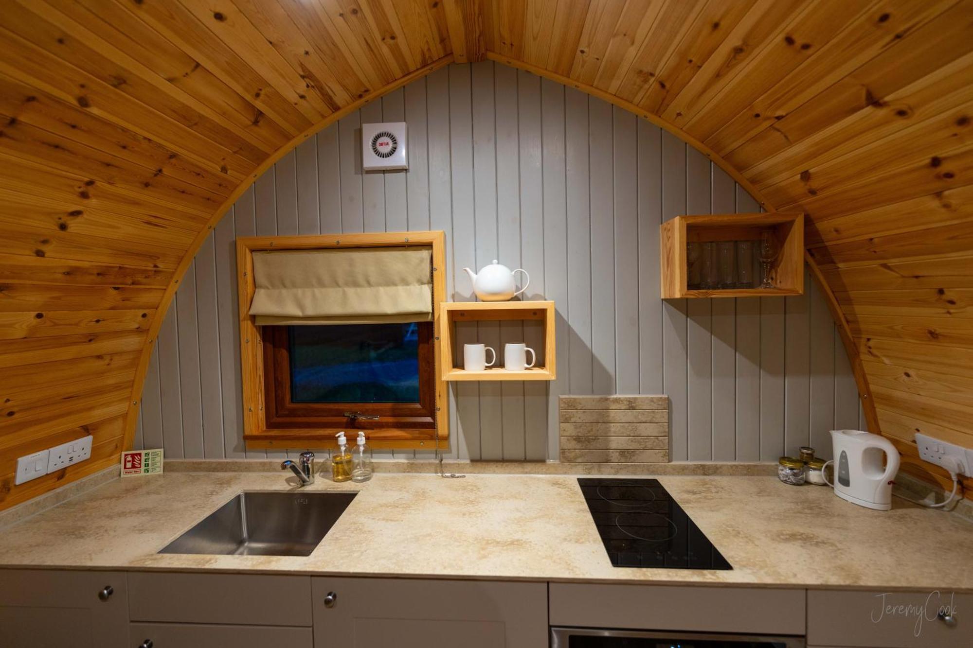 Missin' Link Glamping 호텔 West Hoathley 외부 사진